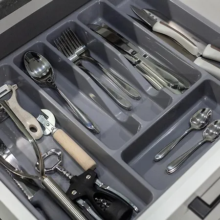 Avangard Shpytalna 23 *